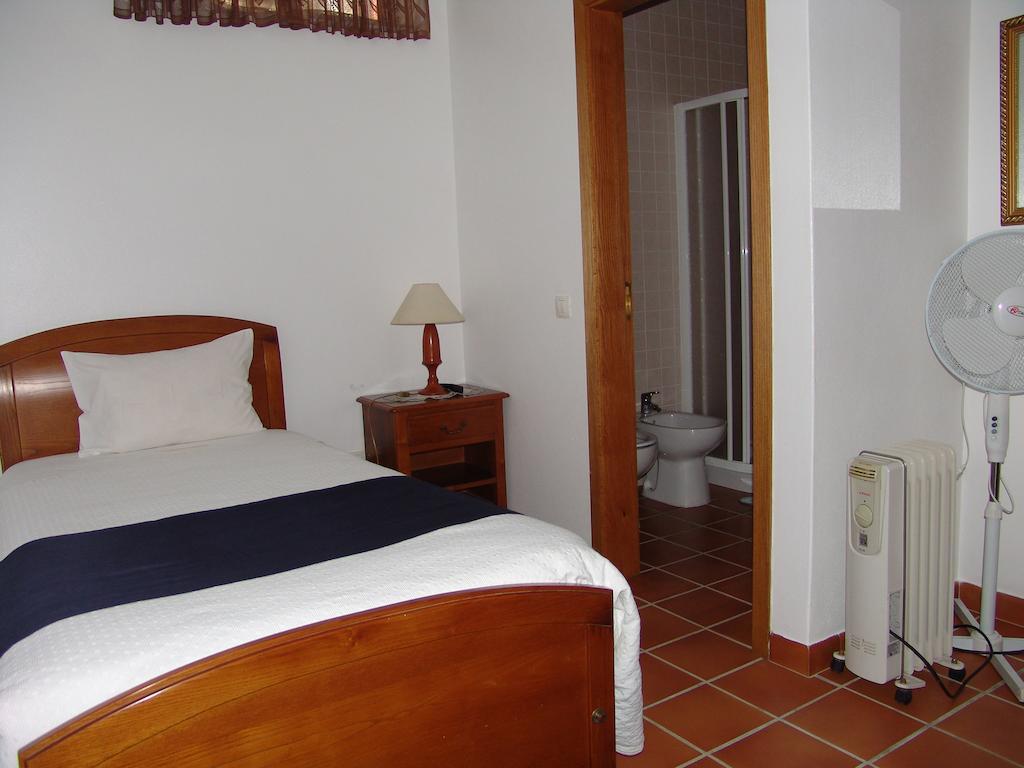 Hostal A Deolinda Santiago do Cacém Habitación foto