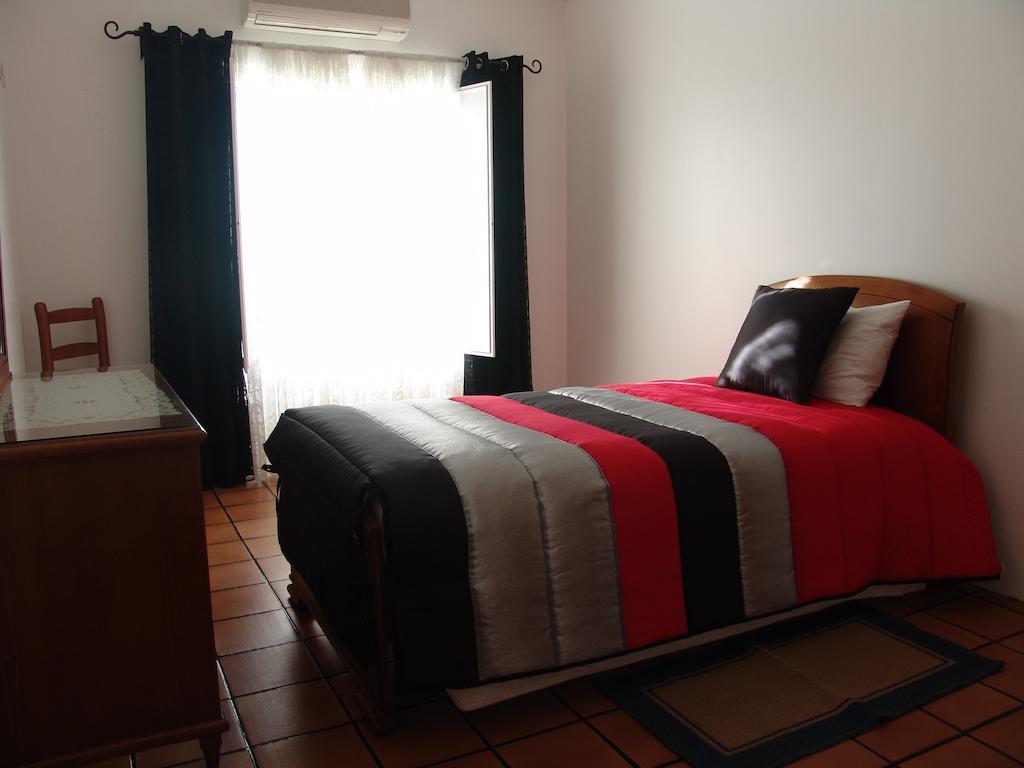Hostal A Deolinda Santiago do Cacém Habitación foto