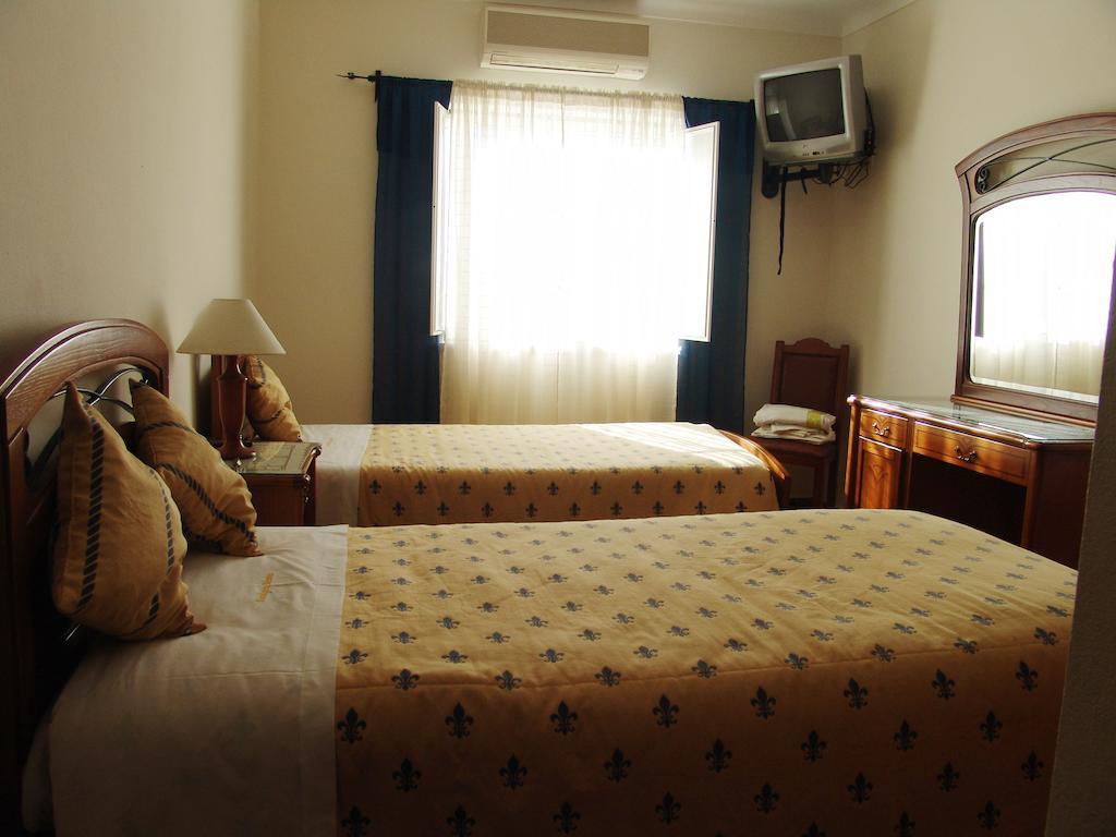 Hostal A Deolinda Santiago do Cacém Habitación foto